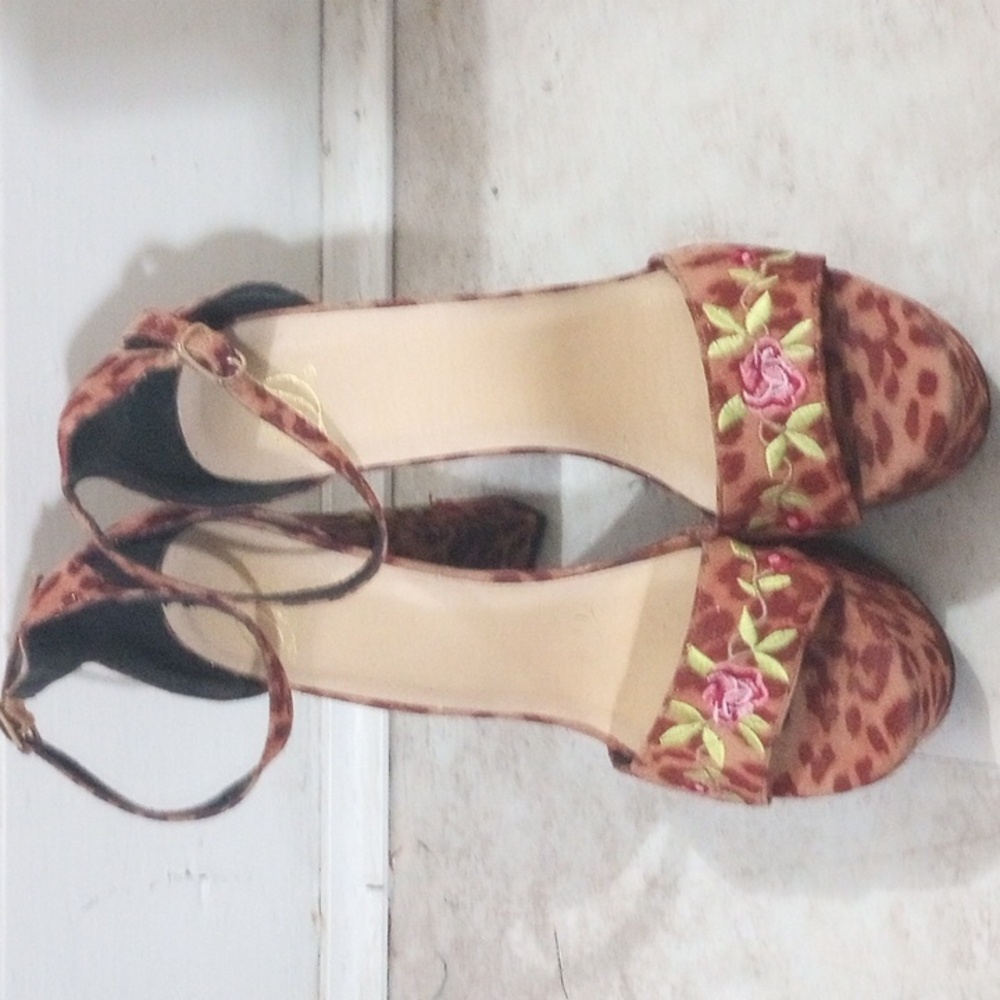 D's cheetah print with Roses